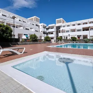 Casa Elin-shared Pool, Fast Wifi Costa Teguise